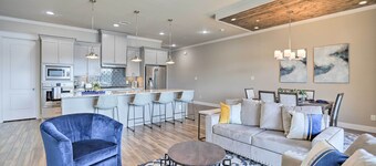 Elegant Lake Conroe Townhome w/ Boat Slip!