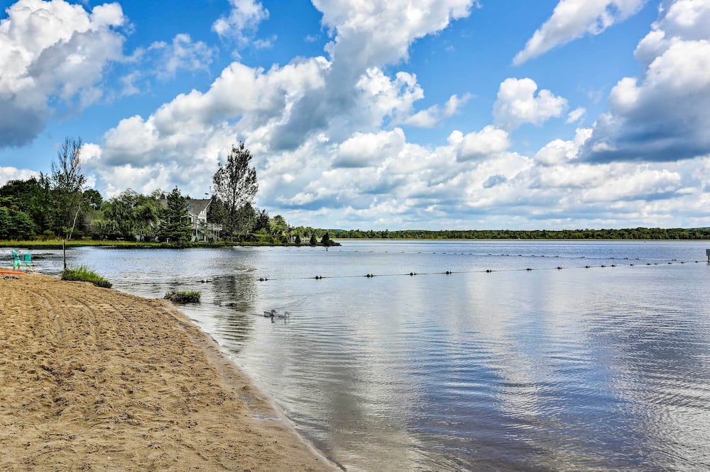 Walk to Pool & Lake: Albrightsville Vacation Home! - Towamensing Trails, PA