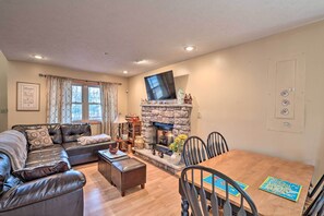 House (3 Bedrooms) | Interior - Walk to Pool & Lake: Albrightsville Vacation Home! (Albrightsville)