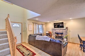 Interior - Walk to Pool & Lake: Albrightsville Vacation Home! (Albrightsville)