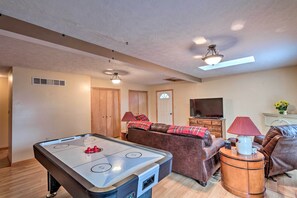 House (3 Bedrooms) | Interior - Walk to Pool & Lake: Albrightsville Vacation Home! (Albrightsville)