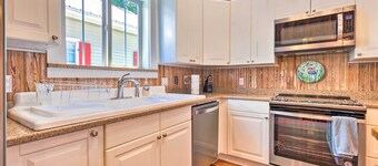 Cottage w/ Porch - 3 Min Walk to Bay St Louis