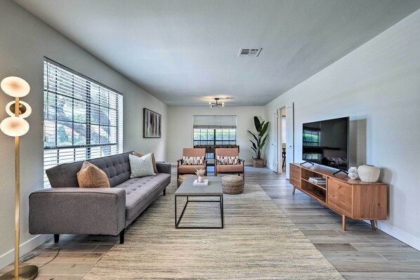 House (3 Bedrooms) | Interior - Private Pool, Gas Grill: Chic Glendale Home! (Glendale)