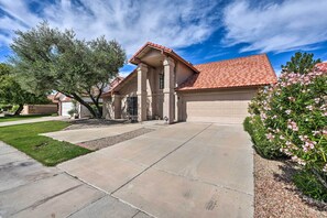 House (3 Bedrooms) | Interior - Private Pool, Gas Grill: Chic Glendale Home! (Glendale)