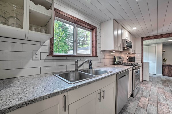 Cottage (3 Bedrooms) | Interior - Prudenville Retreat w/ Yard ~ 1 Mi to Lake! (Prudenville)