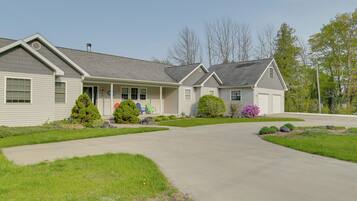 House (4 Bedrooms) | Interior