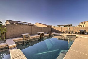 A swimming pool with stone steps and a barbecue area. - Updated Goodyear Escape: Remote-work Friendly (Goodyear)