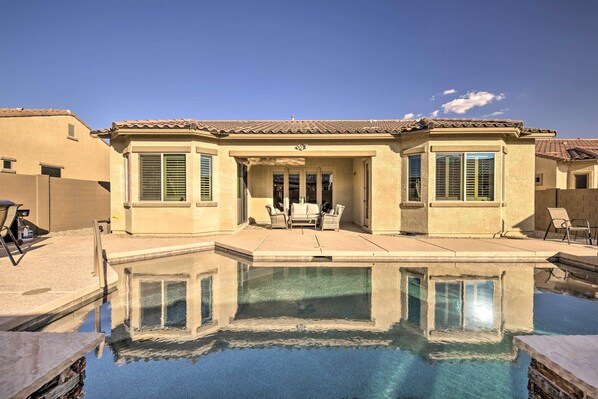 Outdoor pool - Updated Goodyear Escape: Remote-work Friendly (Goodyear)