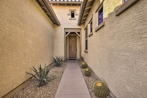 Exterior detail - Updated Goodyear Escape: Remote-work Friendly (Goodyear)