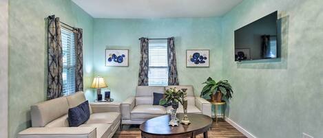 House (3 Bedrooms) | Living area