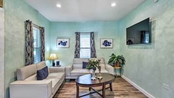 House (3 Bedrooms) | Front of property