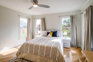 2 Schlafzimmer, Bügeleisen/Bügelbrett, Bettwäsche