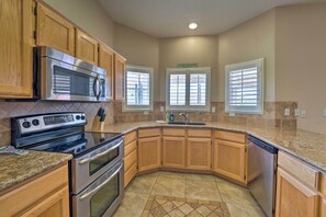 House (3 Bedrooms) | Interior - Temp-controlled Pool: Lake Havasu Escape, Mtn View (Lake Havasu City)