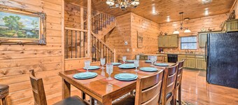 Broken Bow Cabin w/ Deck, Hot Tub & Fire Pit!