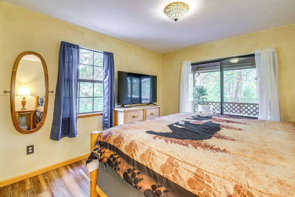 Interior - Pet-friendly Sevierville Rental w/ Private Hot Tub (Sevierville)