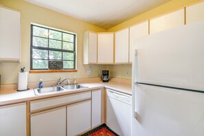 Interior - Pet-friendly Sevierville Rental w/ Private Hot Tub (Sevierville)