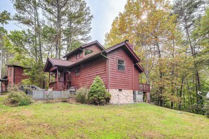 Interior - Pet-friendly Sevierville Rental w/ Private Hot Tub (Sevierville)