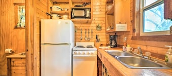 'cedar Falls Cabin 5': 1/2 Mile to Turner Falls