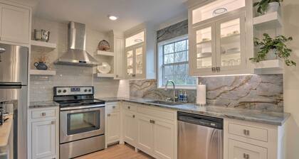 Updated & Modern House < 1 Mi to Dtwn Bentonville!