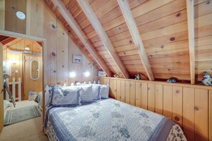 House (1 Bedroom) | Interior - Mountain Top's Ponderosa Getaway Near Dome Rock! (Springville)