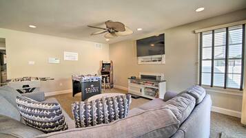 House (5 Bedrooms) | Interior