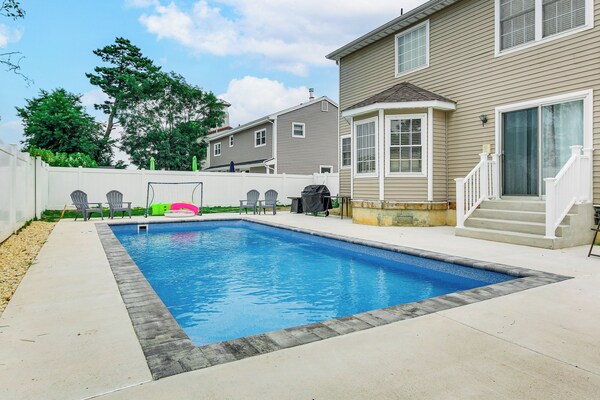 Spacious Brigantine Home ~ 1 Block To Beach! - New Jersey