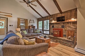 House (3 Bedrooms) | Living area | TV, fireplace, books - Blakeslee Hideaway w/ Lake Access: 3 Mi to Ski! (Blakeslee)