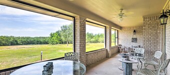 Charming Cameron Farm Retreat ~ 41 Mi to Tamu