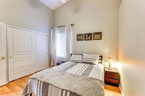 Interior - Private Patio & Grill: Lakefront Chandler Home (Chandler)