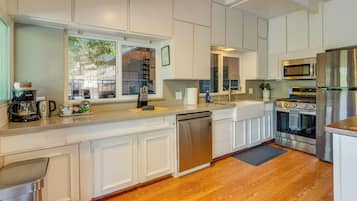Microwave, oven, stovetop, dishwasher