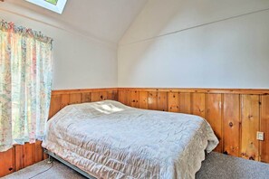 Interior - Lakefront Rumney Retreat w/ Shared Dock & Beach! (Rumney)