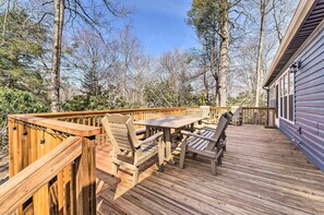 Interior - 2 Mi to Beech Mtn: Family Retreat w/ Fire Pit (Banner Elk)