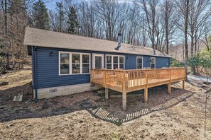 Interior - 2 Mi to Beech Mtn: Family Retreat w/ Fire Pit (Banner Elk)