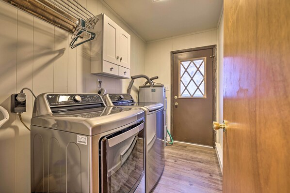 House (3 Bedrooms) | Interior - Cozy Poconos Ranch Home w/ Pool Access, Near Lake! (Gouldsboro)