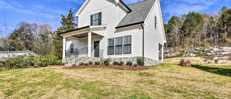 House (4 Bedrooms) | Exterior