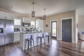 House (4 Bedrooms) | Interior