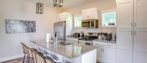 House (4 Bedrooms) | Interior