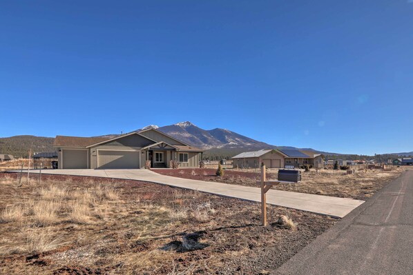House (4 Bedrooms) | Front of property