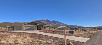 Flagstaff Home w/ Views - Near Arizona Snowbowl!