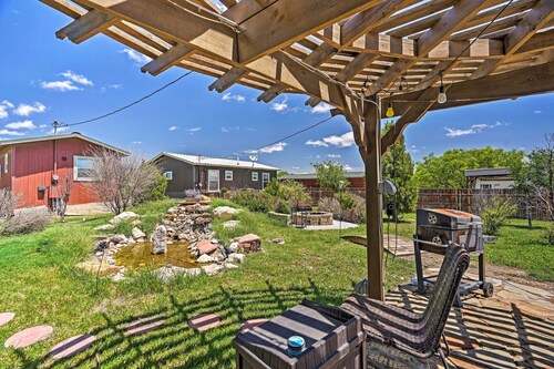 Quaint Garden City Studio w/ Hot Tub: Pets Welcome