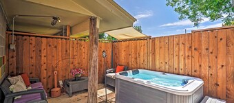 Quaint Garden City Studio w/ Hot Tub: Pets Welcome
