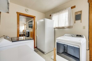 House (5 Bedrooms) | Interior