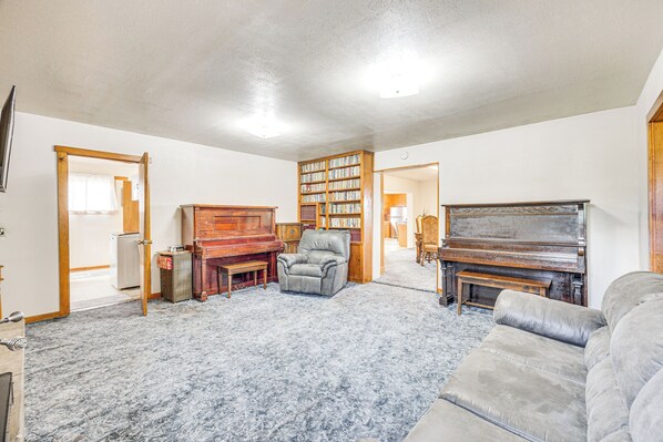 House (5 Bedrooms) | Interior