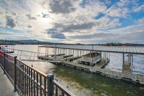 Apartment (2 Bedrooms) | Interior - Sunset-view Resort Condo on Lake Hamilton! (Hot Springs)
