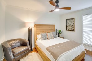 Apartment (2 Bedrooms) | Interior - Sunset-view Resort Condo on Lake Hamilton! (Hot Springs)