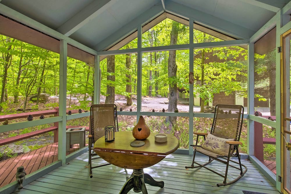 Deck & Resort Amenities: Pocono Lake Home - Bradys Lake, PA
