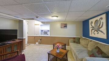 Apartment (2 Bedrooms) | Front of property