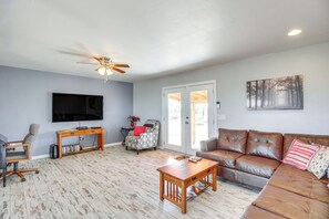 House (2 Bedrooms) | Interior - Secluded Marana Home w/ Viewing Decks + Privacy! (Marana)