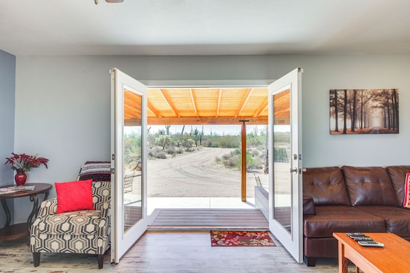 House (2 Bedrooms) | Interior - Secluded Marana Home w/ Viewing Decks + Privacy! (Marana)