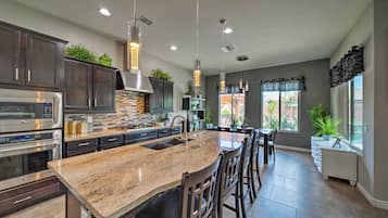 House (4 Bedrooms) | Interior